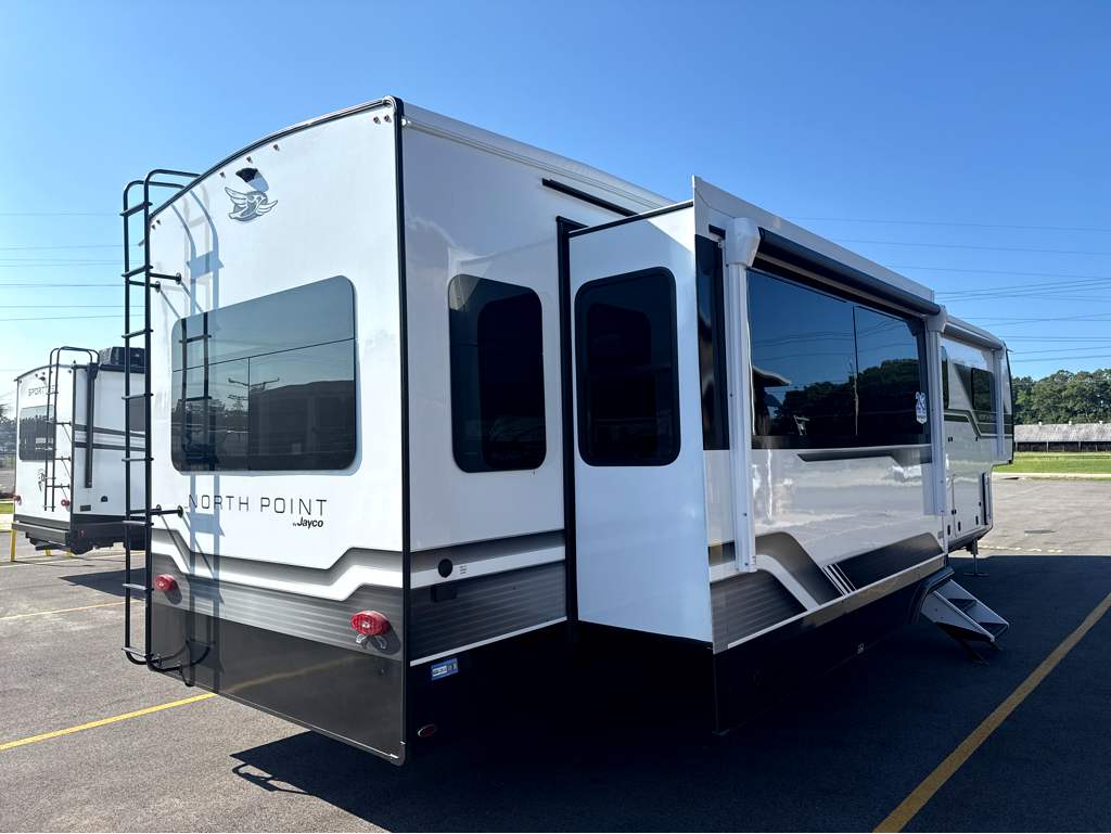 2027 JAYCO NORTH POINT 361RLBH - Image 4