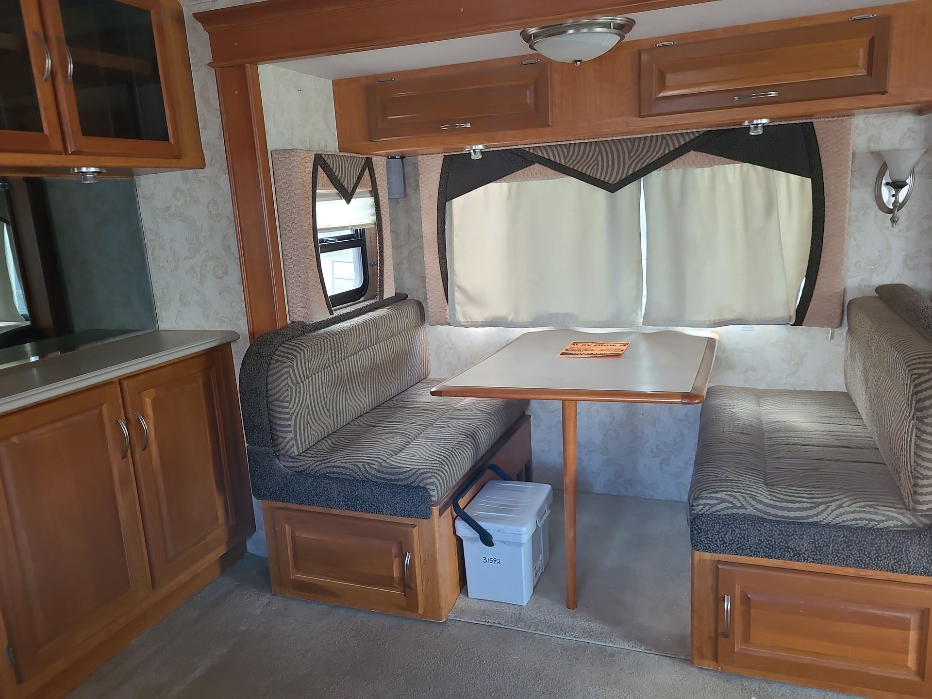 2005 National Tropical 396LX - Image 19