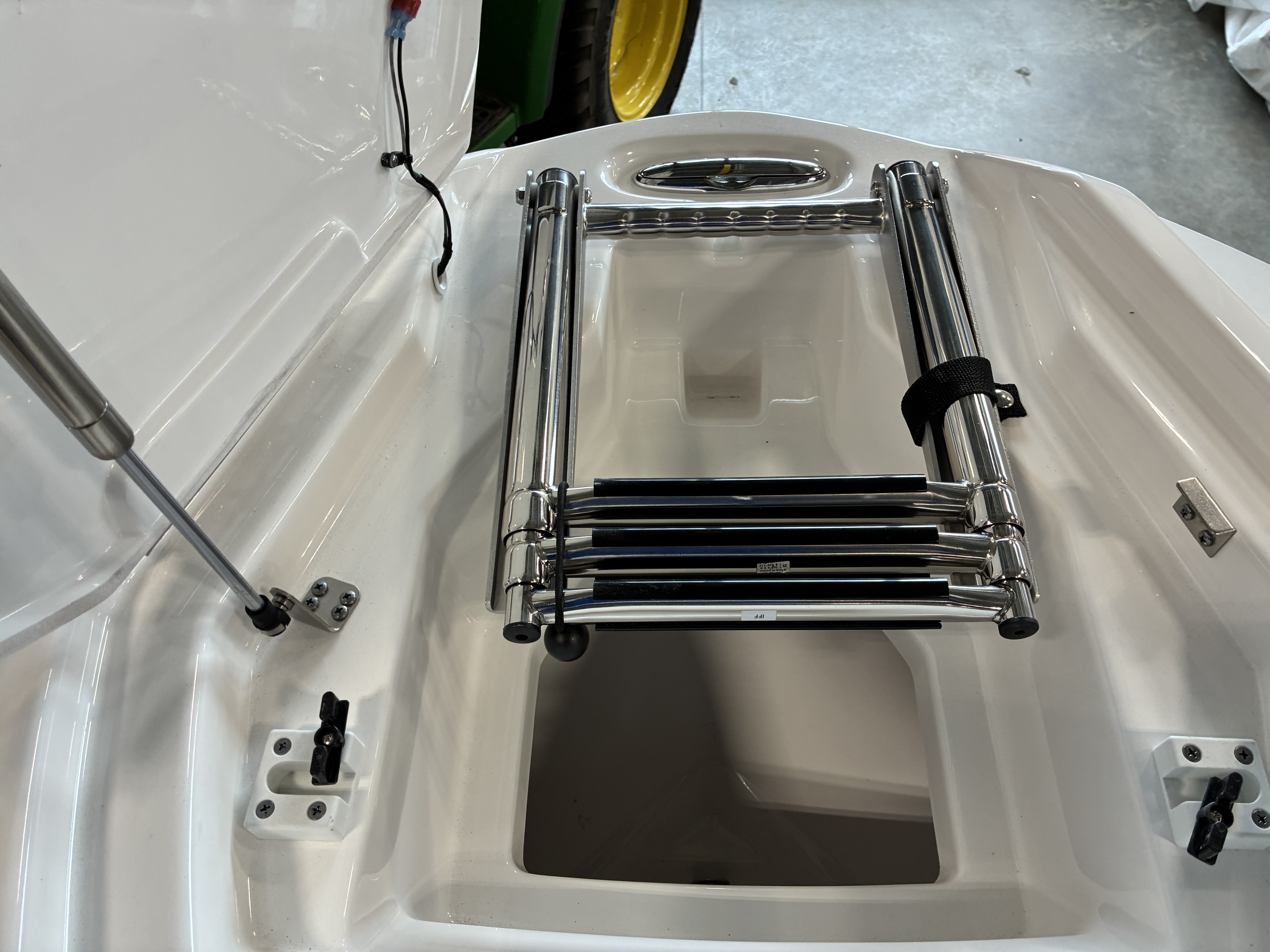 2026 Yamaha Boats AR250 - Image 14