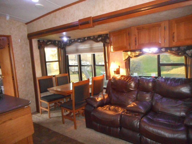2013 Keystone Montana Mountaineer 357THT - Image 8
