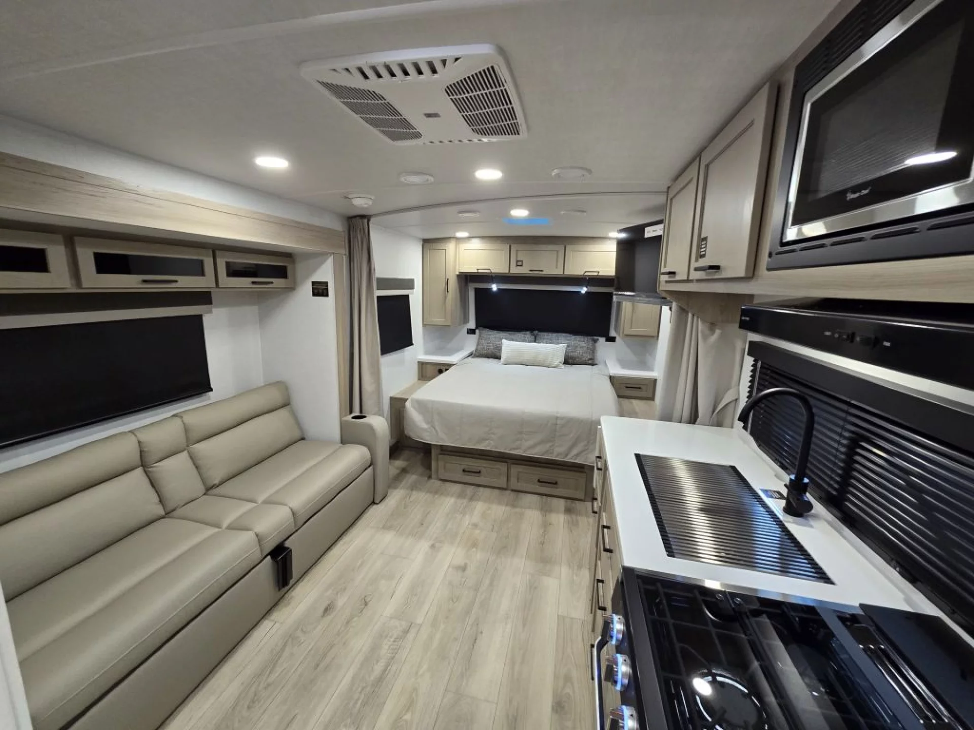 2026 FOREST RIVER ROCKWOOD MINI LITE 2109S - Image 13