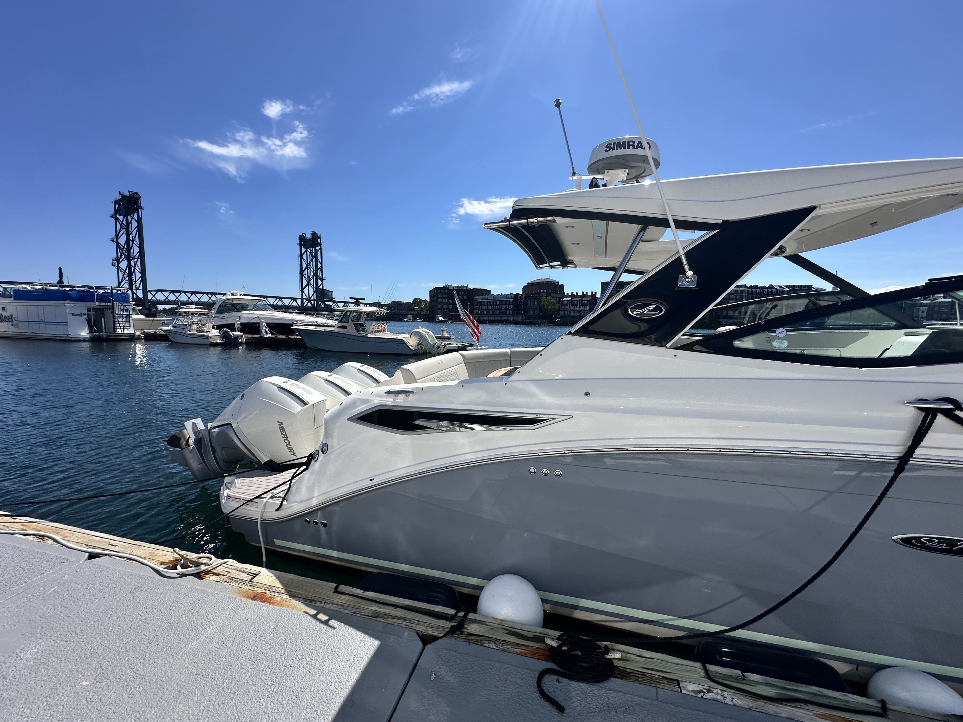 2023 Sea Ray Sundancer 320 Outboard - Image 5