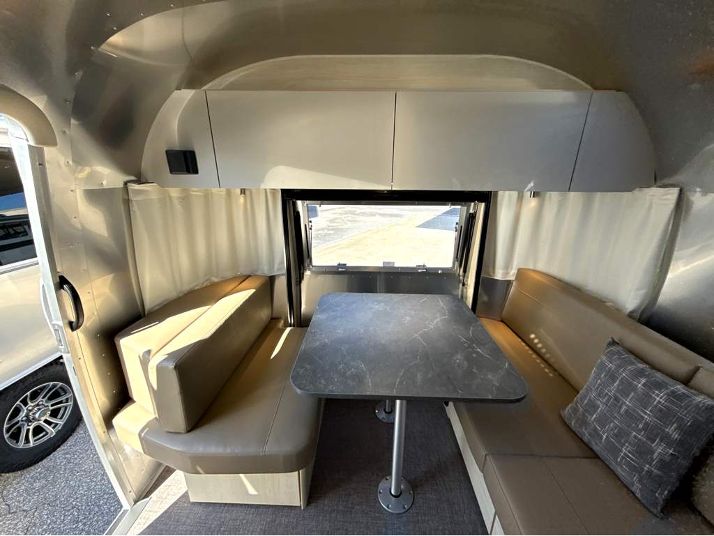 2026 AIRSTREAM FLYING CLOUD 25FBQ - Image 13
