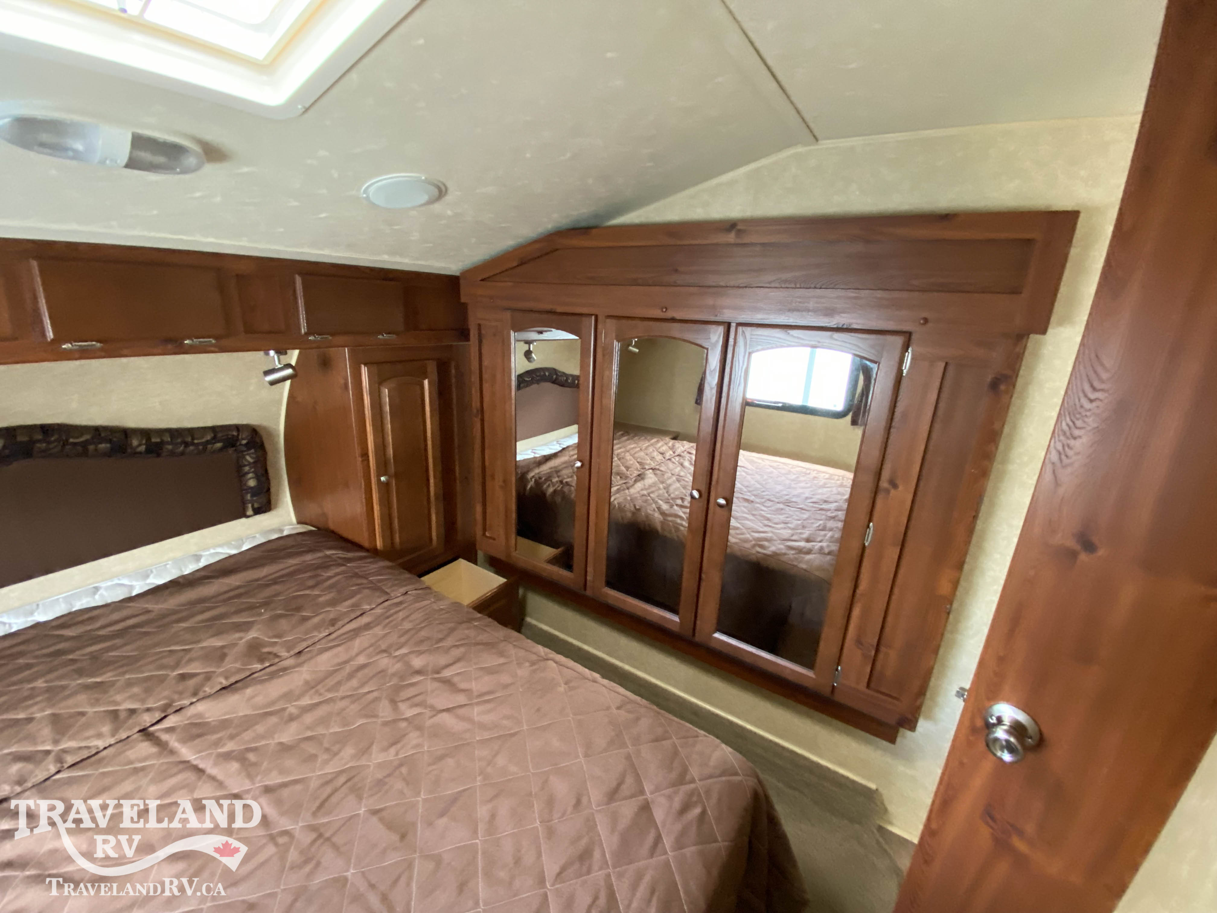 2012 Forest River Rockwood Signature Ultra Lite 8280WS - Image 16