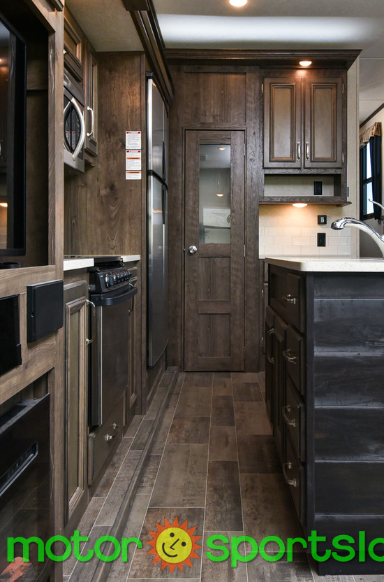 2018 Keystone Montana HM384BR - Image 15