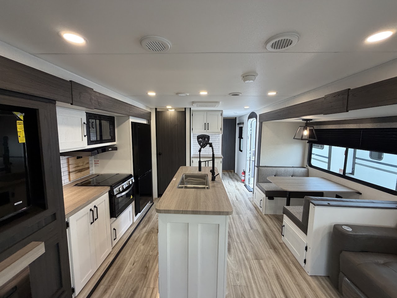 2027 VENTURE RV SIENNA 293VIK - Image 12