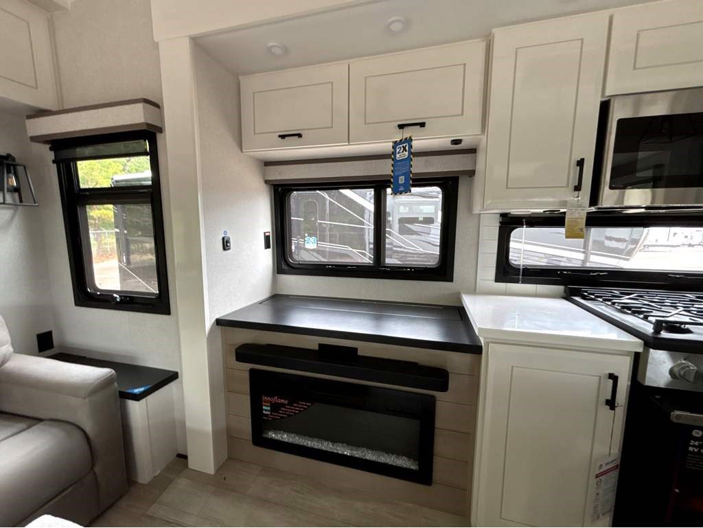 2026 JAYCO PINNACLE 32RLTS - Image 12