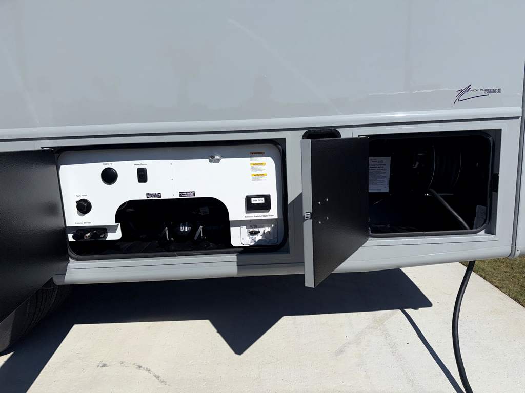 2026 GRAND DESIGN LINEAGE SERIES F 31ZW - Image 8