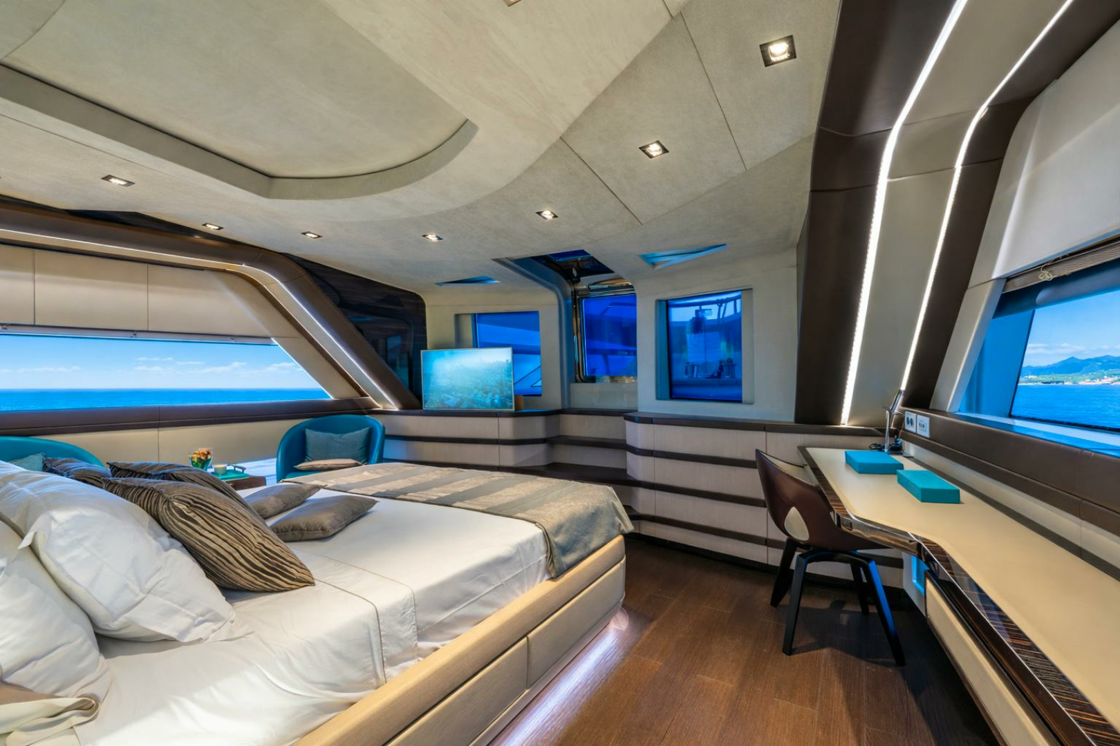 2018 Dominator Yachts Dominator Ilumen Base - Image 11