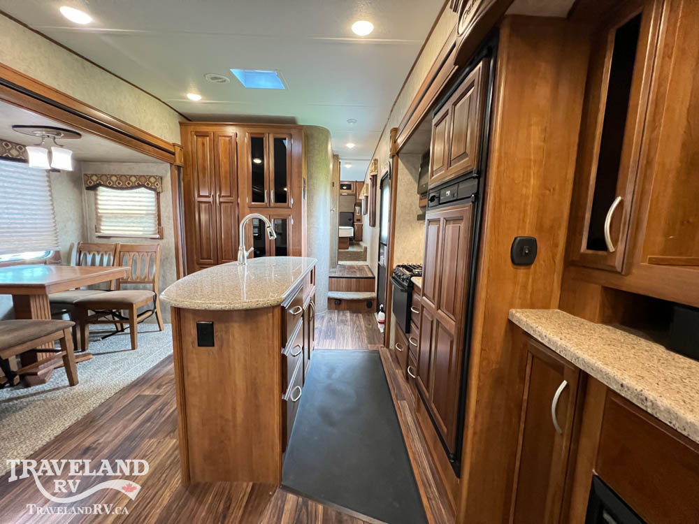 2015 Prime Time Crusader 295RST - Image 22