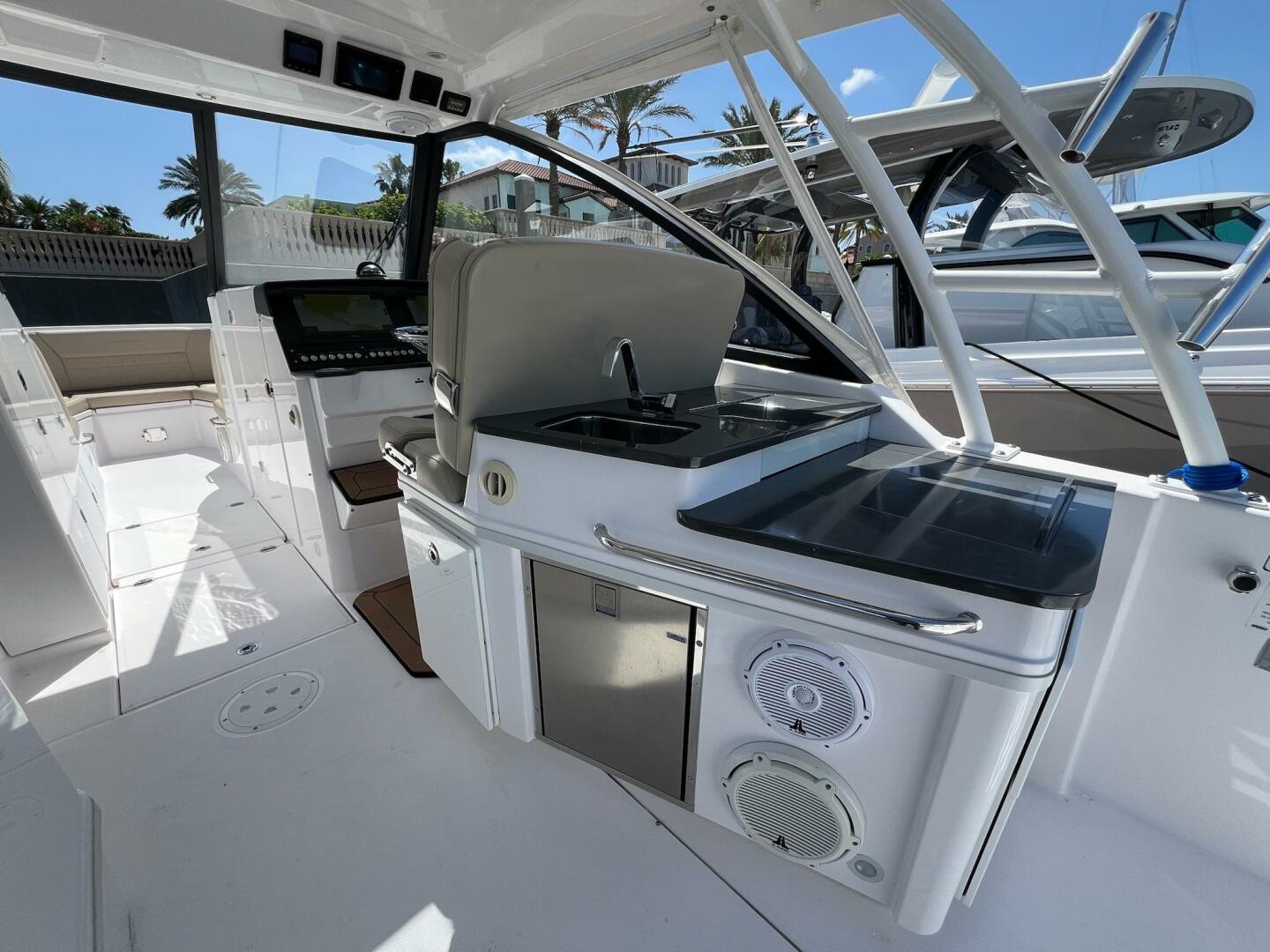 2019 Everglades 340 Dual Console - Image 18