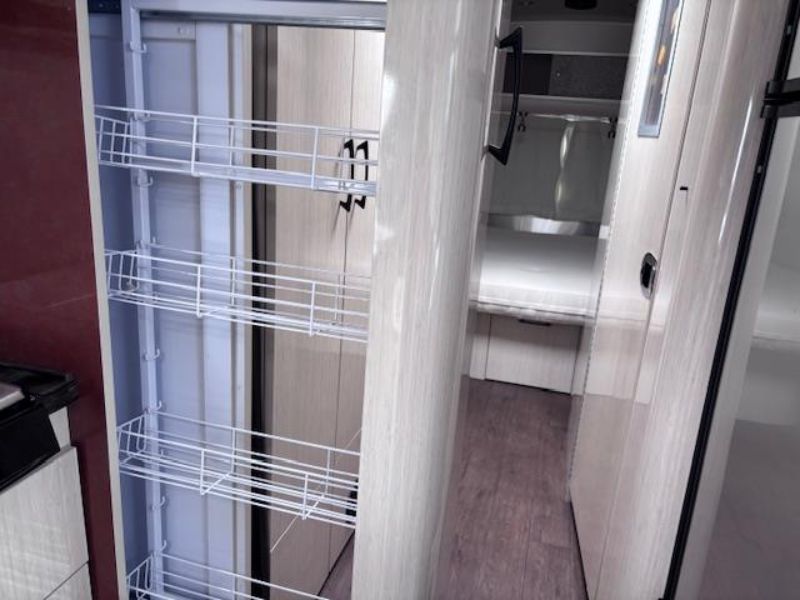 2017 Airstream International Serenity 30 - Image 10