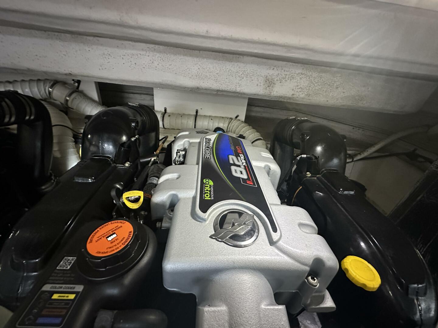 2017 Cruisers Yachts 390 Express Coupe - Image 80