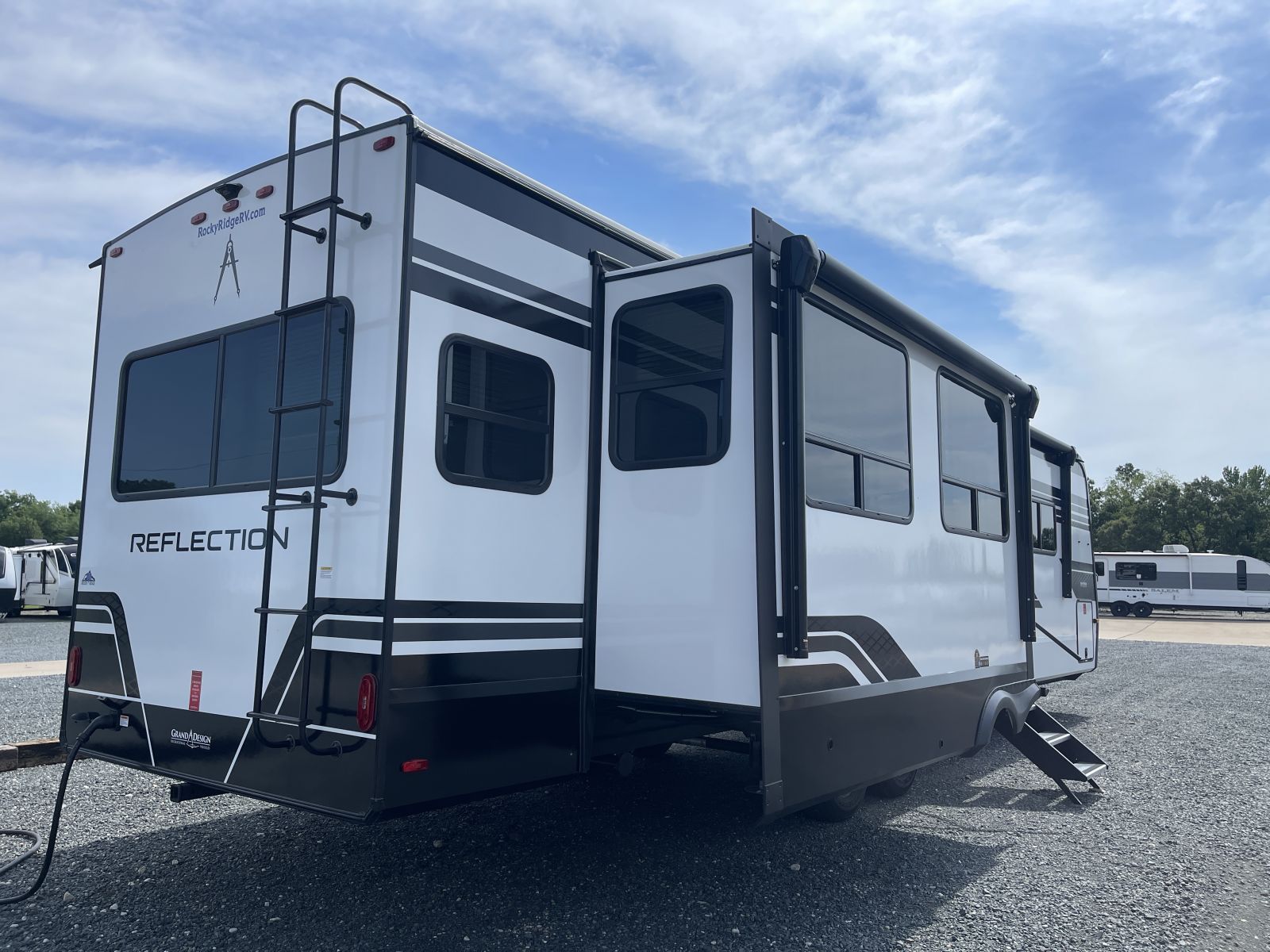 2026 Grand Design Reflection Travel Trailer 345RLTS - Image 7