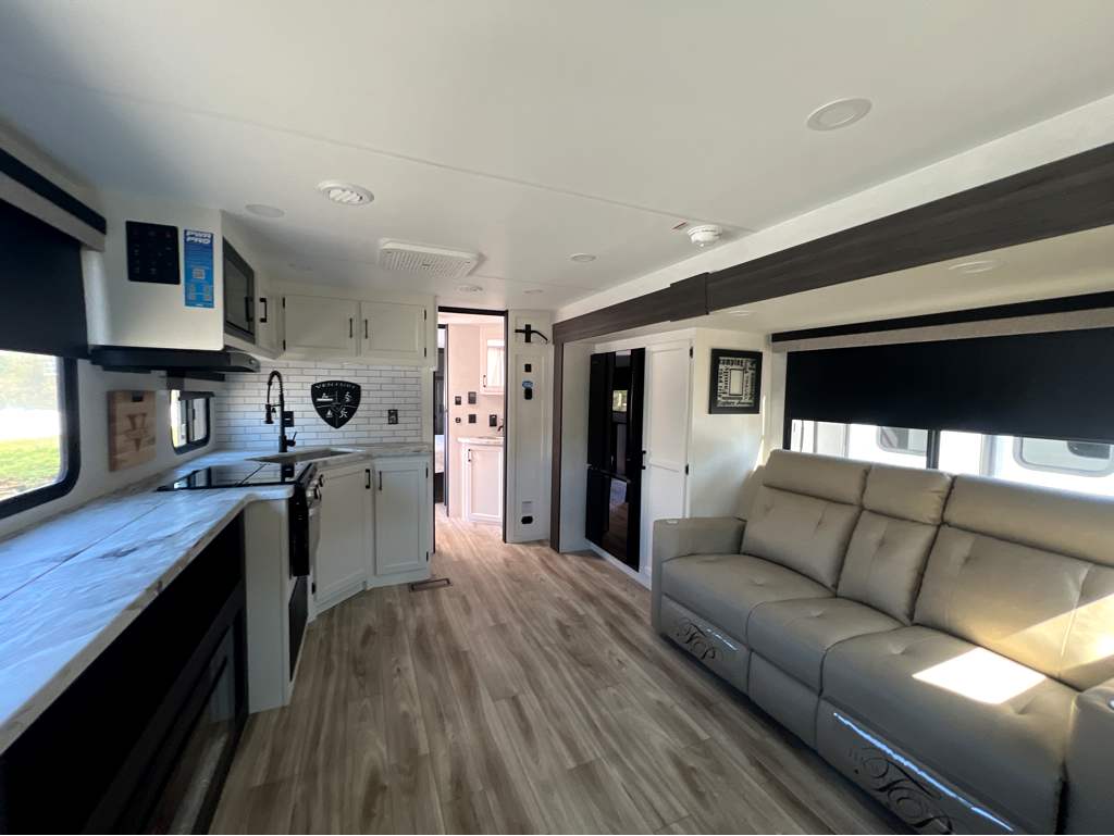 2026 VENTURE RV STRATUS 282VFD - Image 6