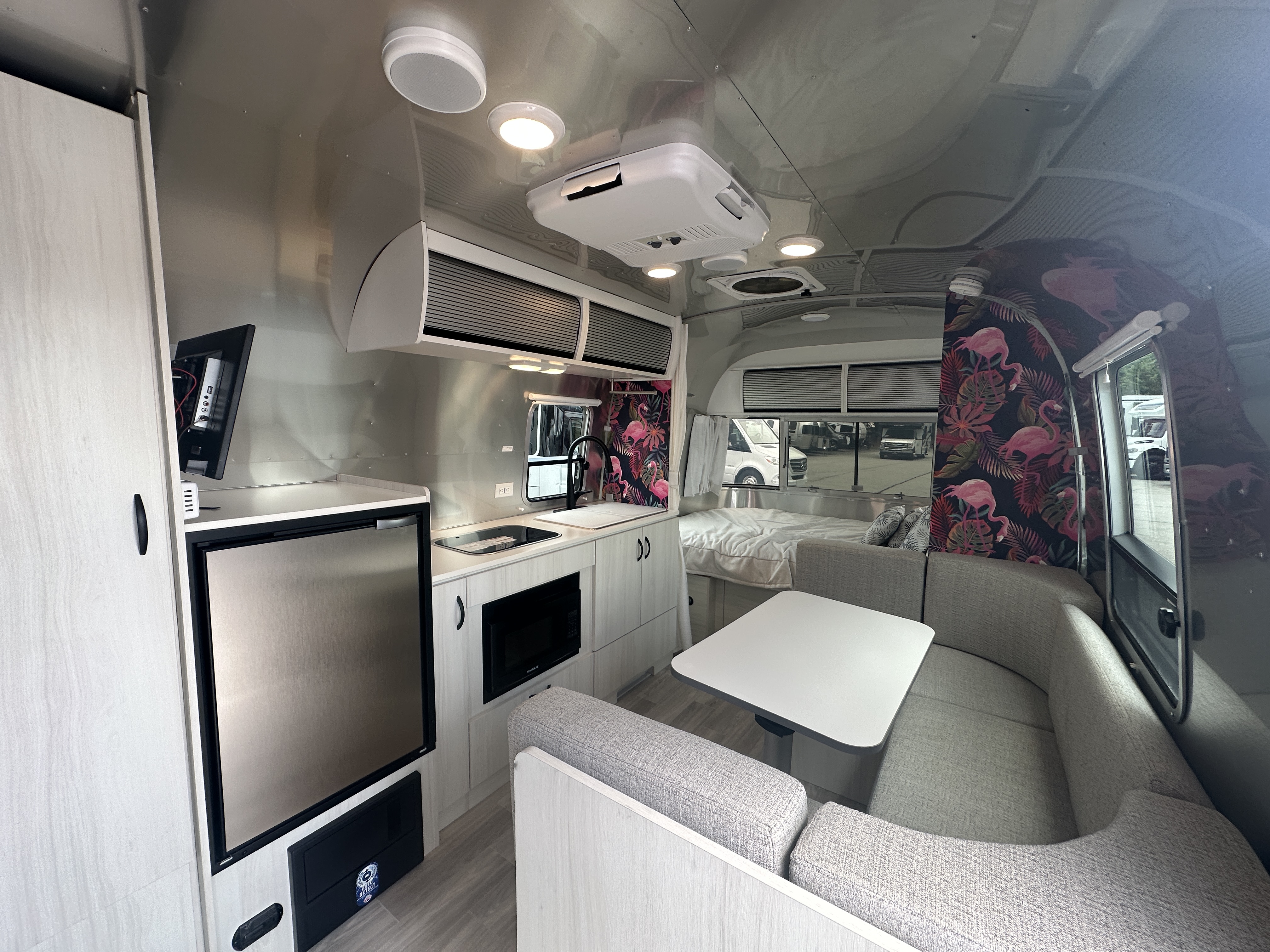 2024 Airstream Bambi 22FB - Image 12