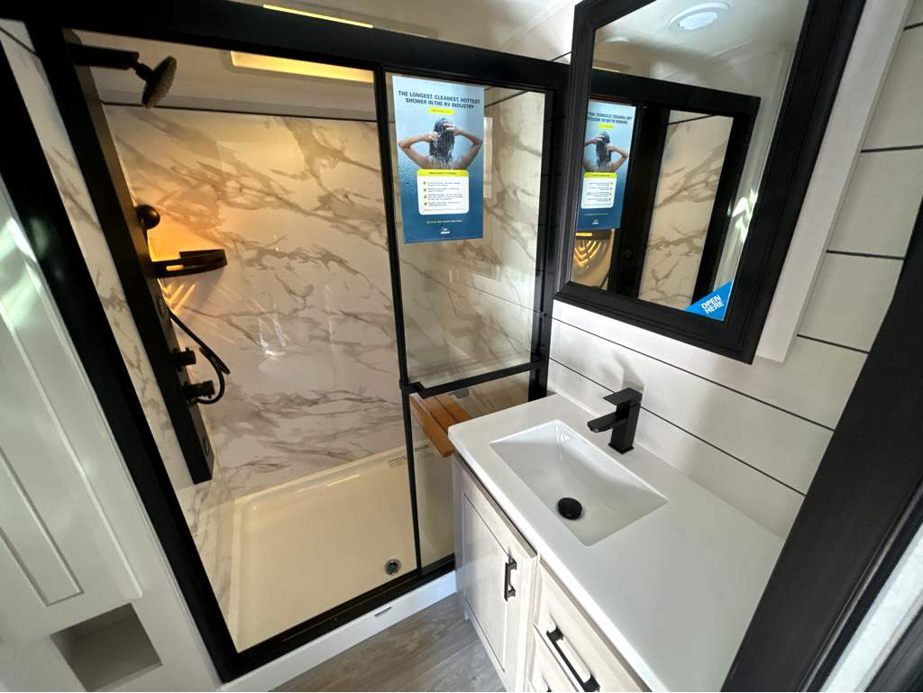 2027 JAYCO PINNACLE 32RLTS - Image 15