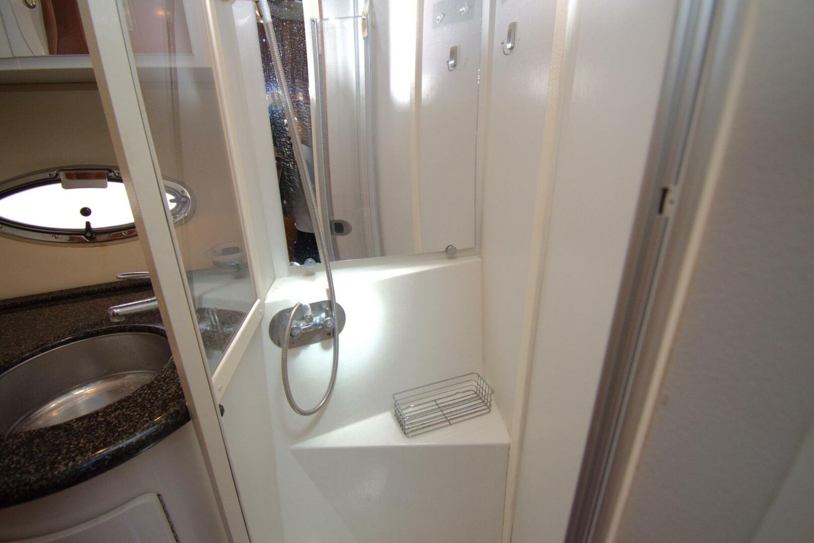 2005 Carver 444 Cockpit Motor Yacht - Image 43