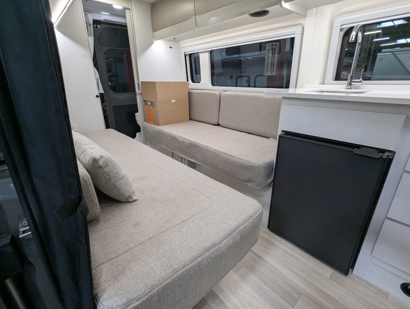 2027 Thor Motor Coach Tellaro 20L - Image 20
