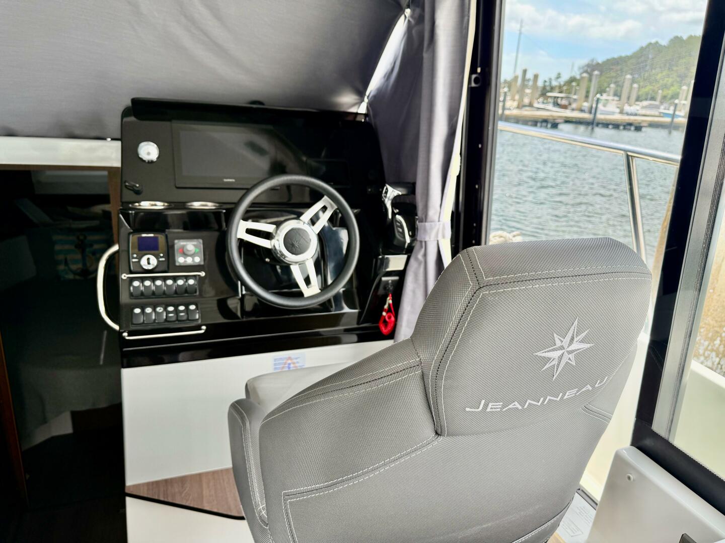 2022 Jeanneau Nc Weekender NC 1095 Coupe Series 2 - Image 17