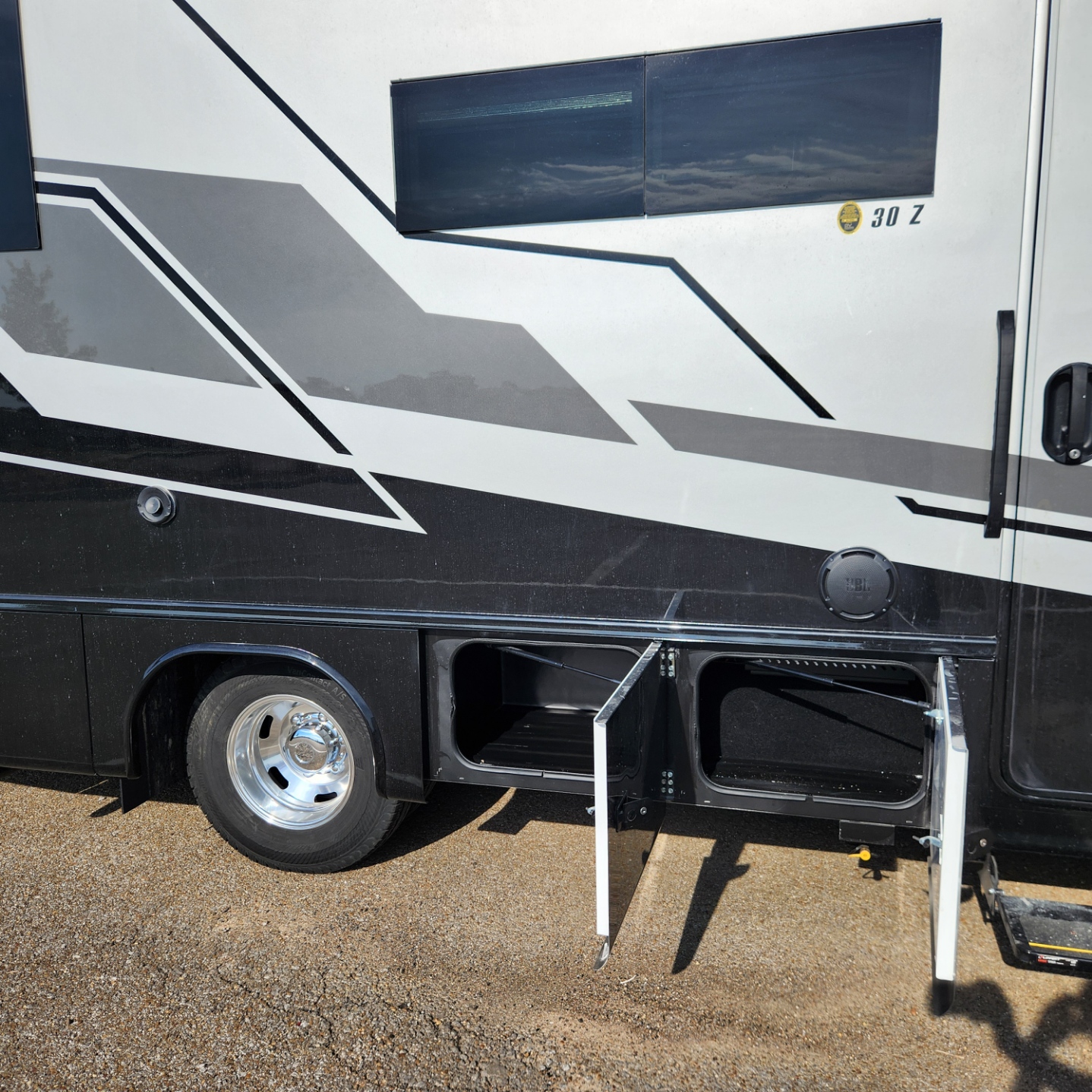2027 ENTEGRA COACH QWEST 25L - Image 5