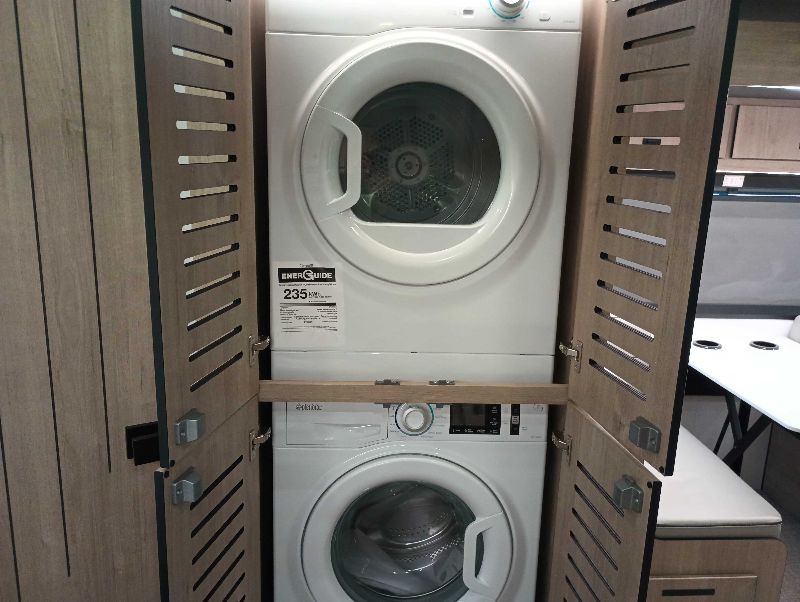 2026 Grand Design Lineage Series F 31ZW - Image 13