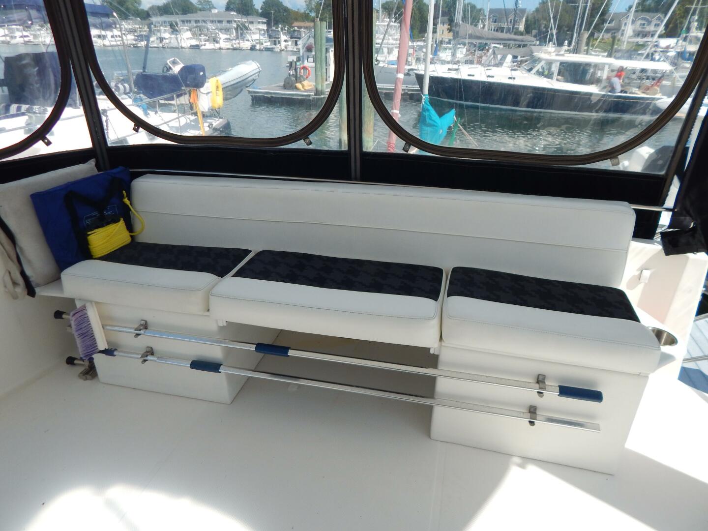 2005 Meridian 408 Motor Yacht - Image 32