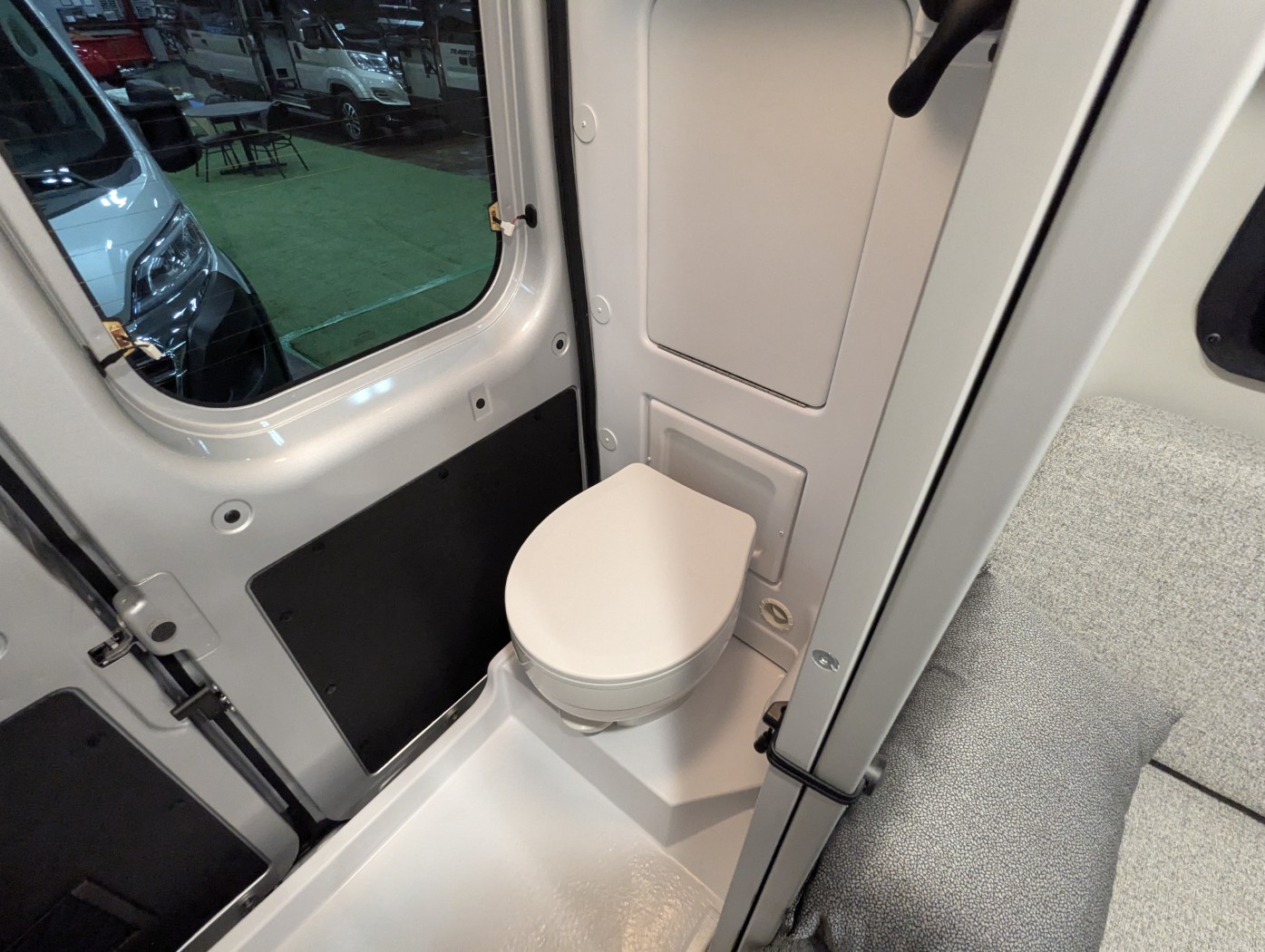 2026 Thor Motor Coach Tellaro 20LS - Image 22