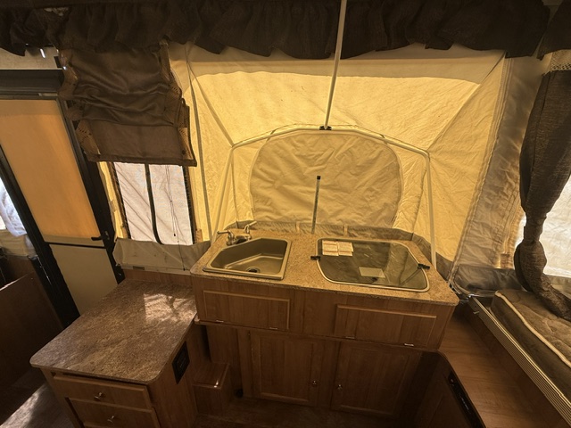 2017 Forest River Rockwood Premier 2514G - Image 18