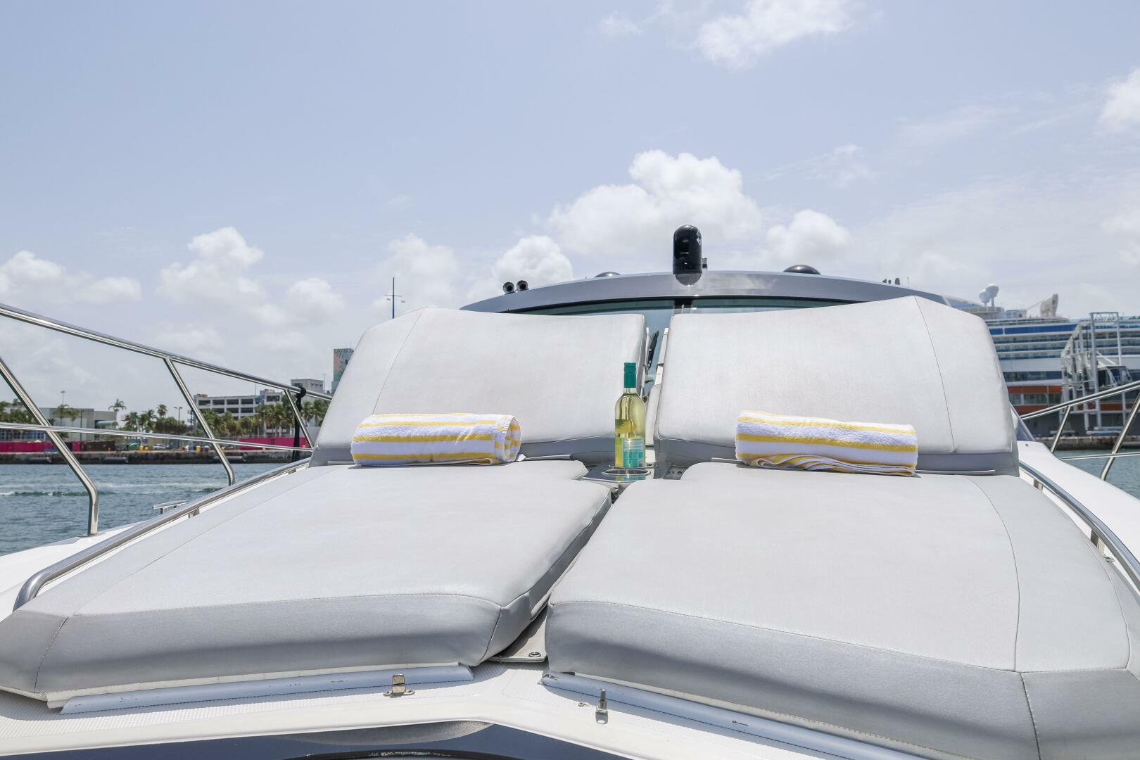 2014 Cruisers Yachts 45 Cantius - Image 42