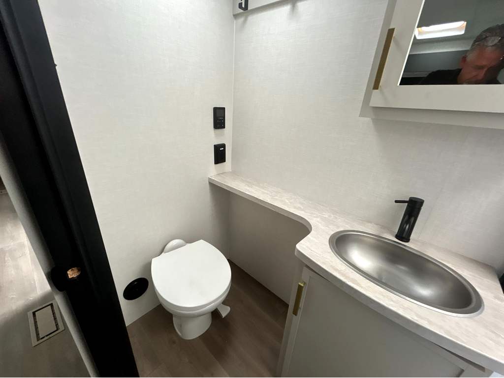 2027 VENTURE RV STRATUS 231VRK - Image 24