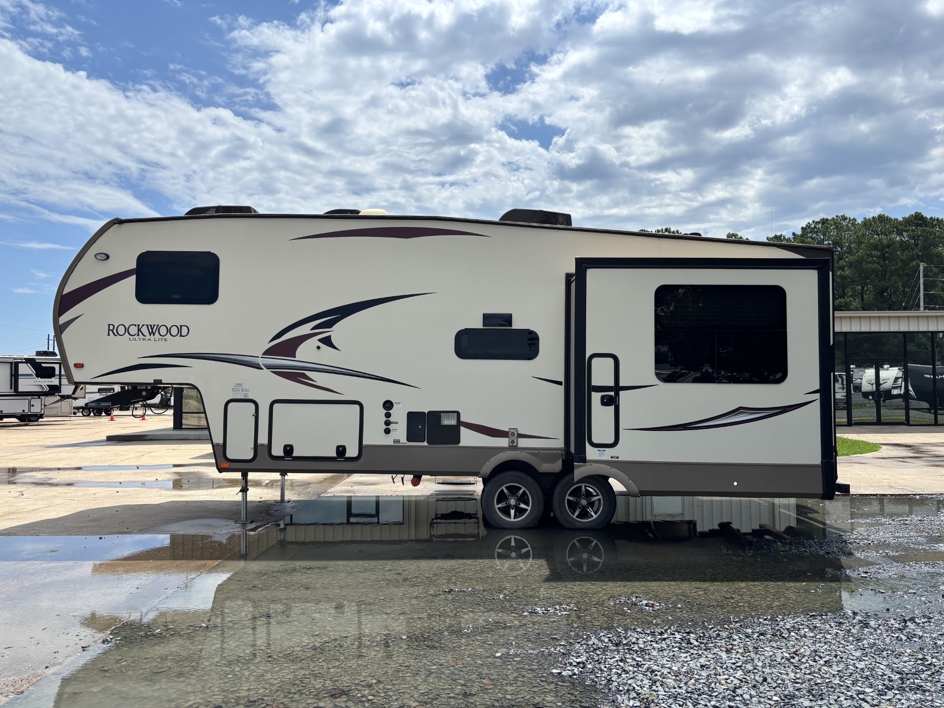 2018 Forest River Rockwood Ultra Lite 2650WS - Image 5
