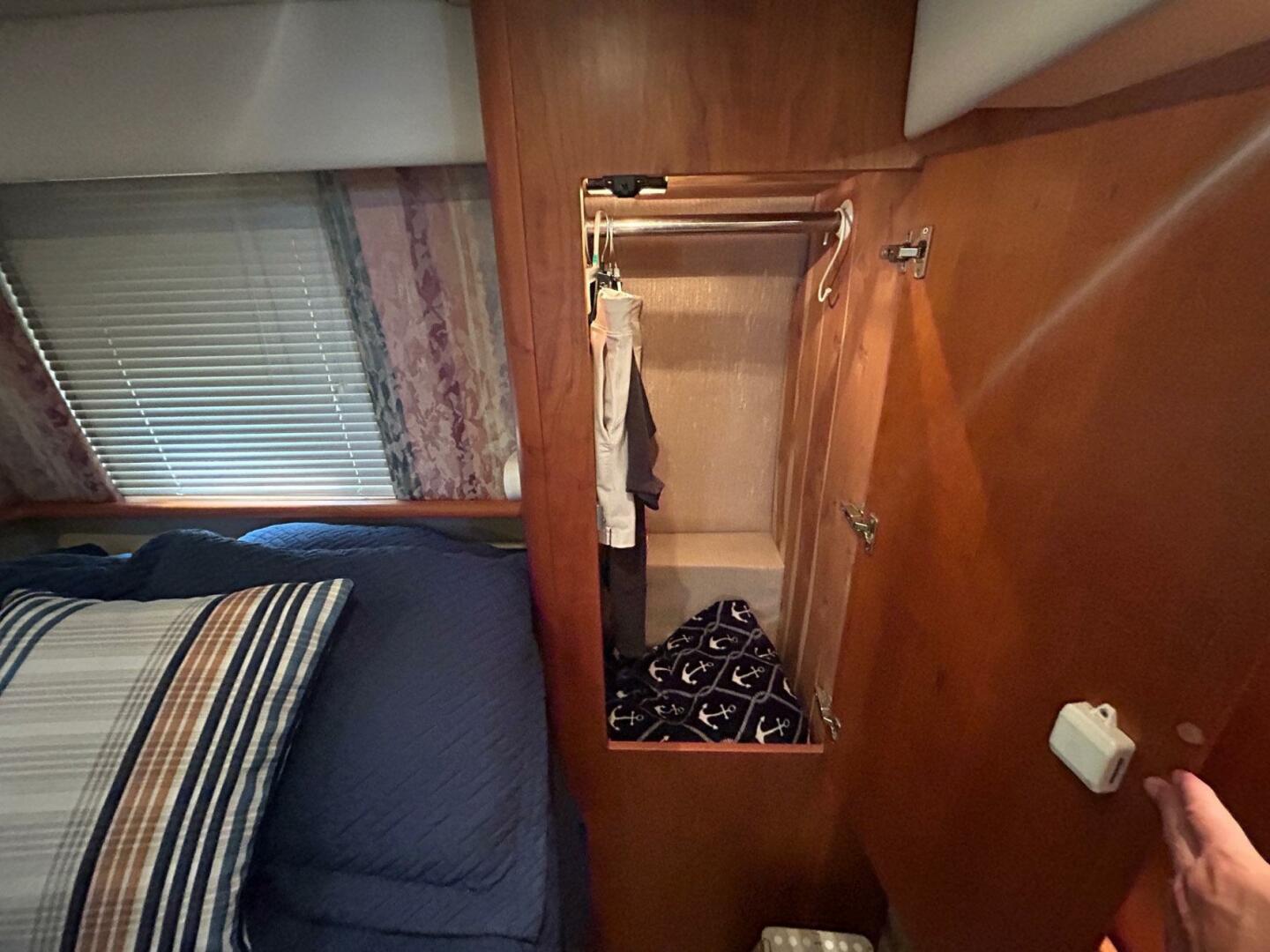 2000 Silverton 352 Motor Yacht - Image 35