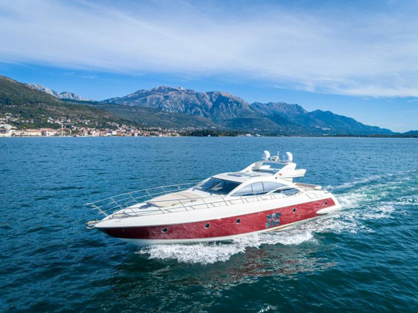 2009 Azimut 68S - Image 2