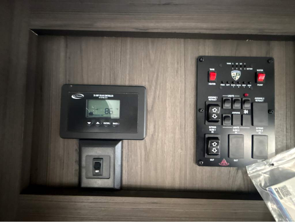 2026 VENTURE RV SPORTTREK 251VFK - Image 24