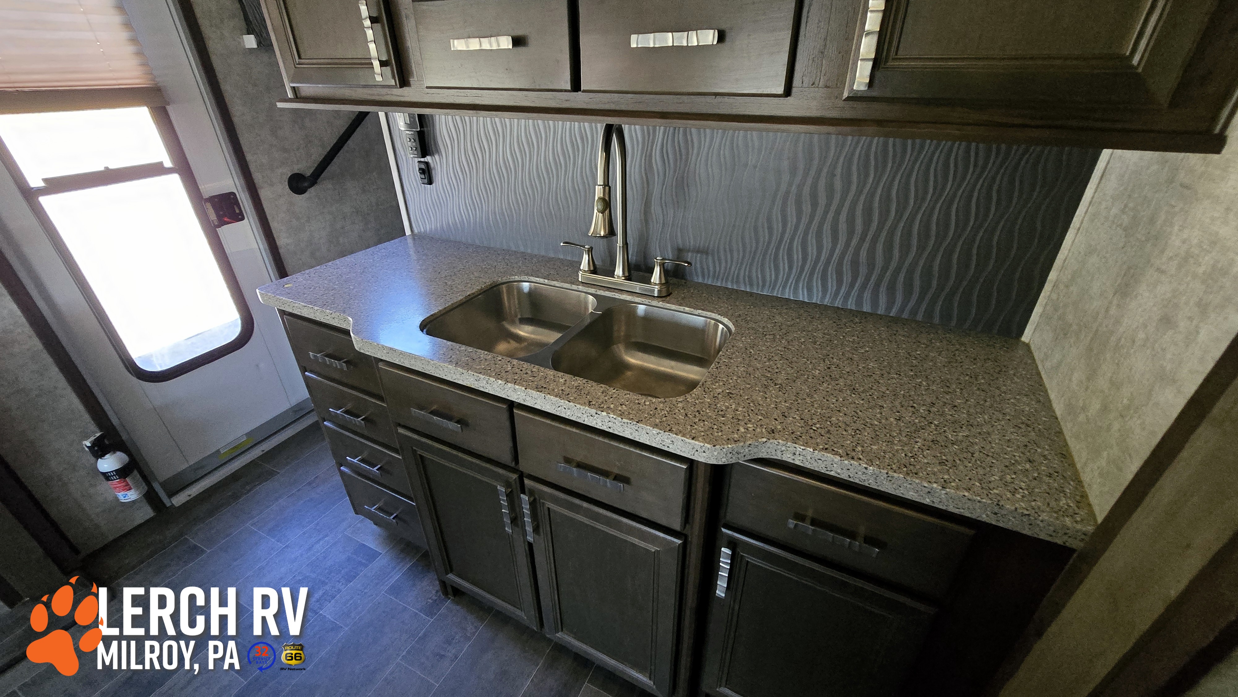 2017 Highland Ridge Roamer RT340FLR - Image 22