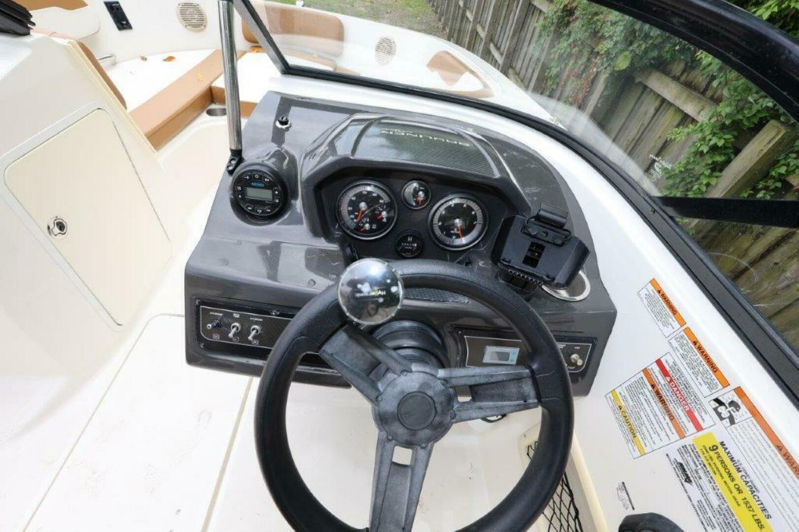 2019 Bayliner VR5 Bowrider OB - Image 9