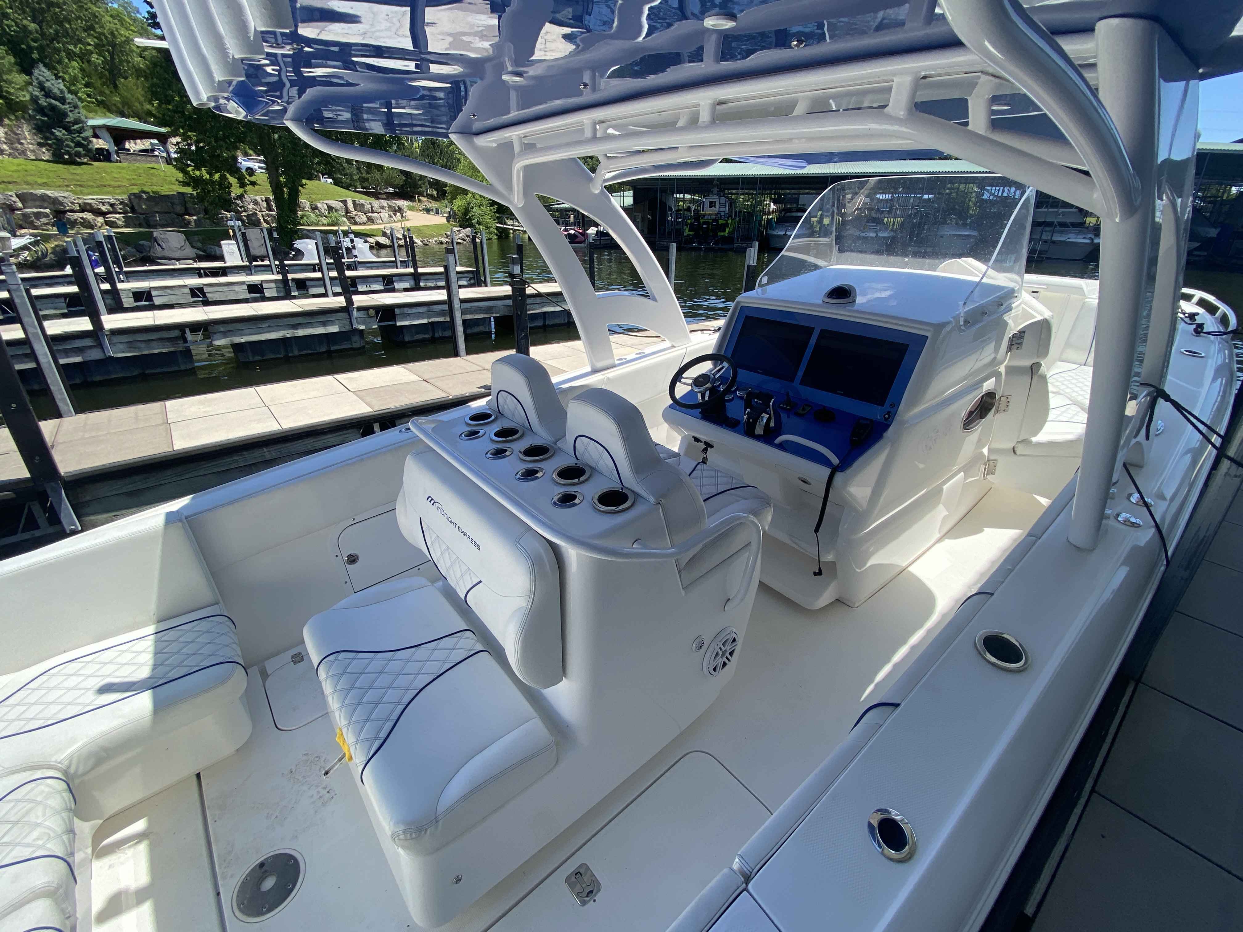 2017 Midnight Express 39 Cuddy  - Image 31