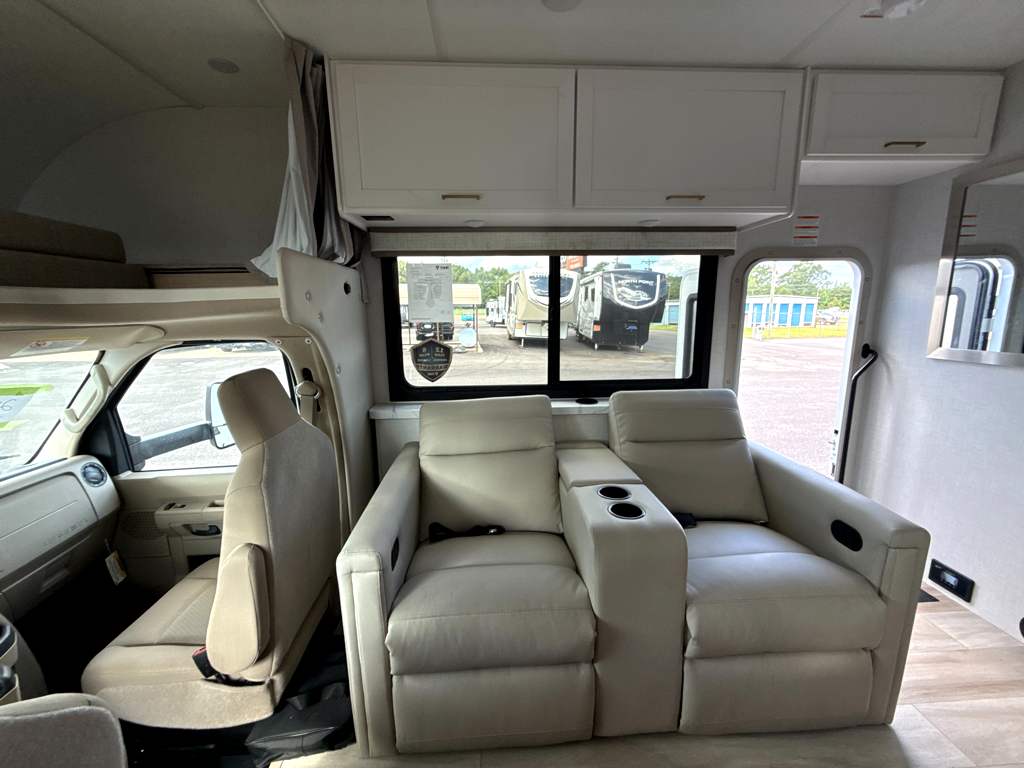 2027 THOR MOTOR COACH MAGNITUDE GA28 - Image 13