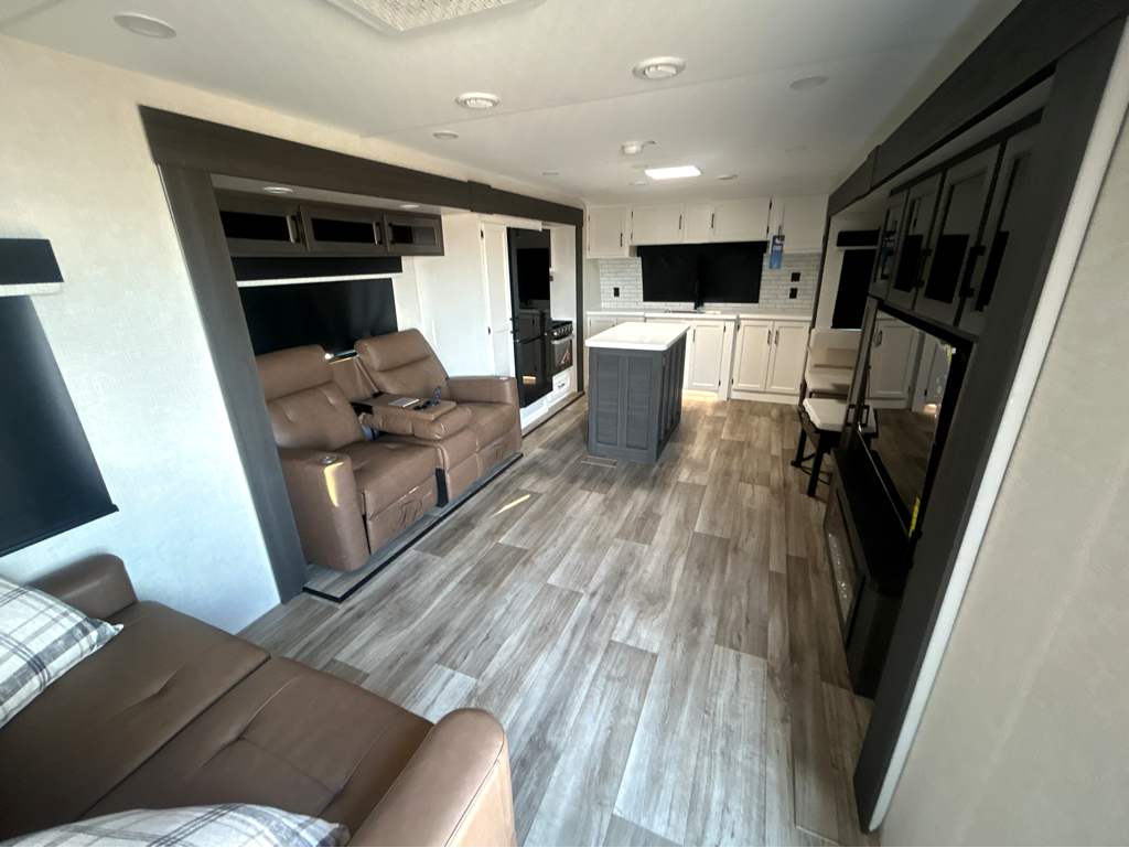 2026 VENTURE RV SPORTTREK 333VFK - Image 6