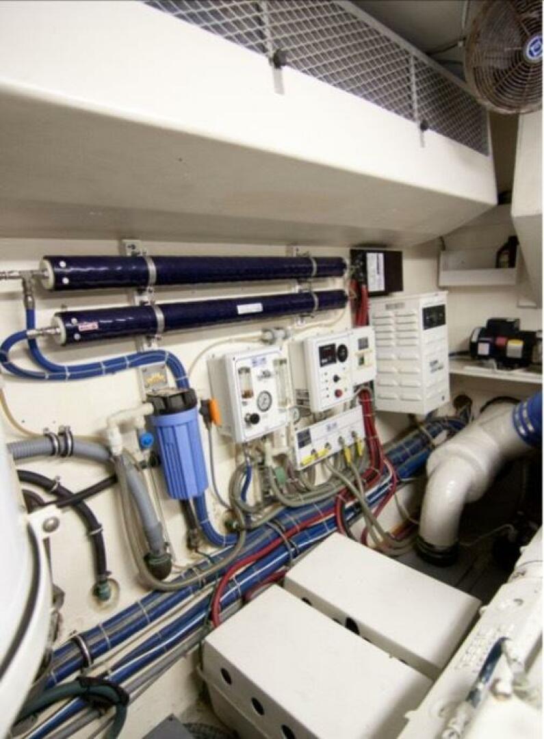 1994 Hatteras 70 Cockpit Motor Yacht - Image 72