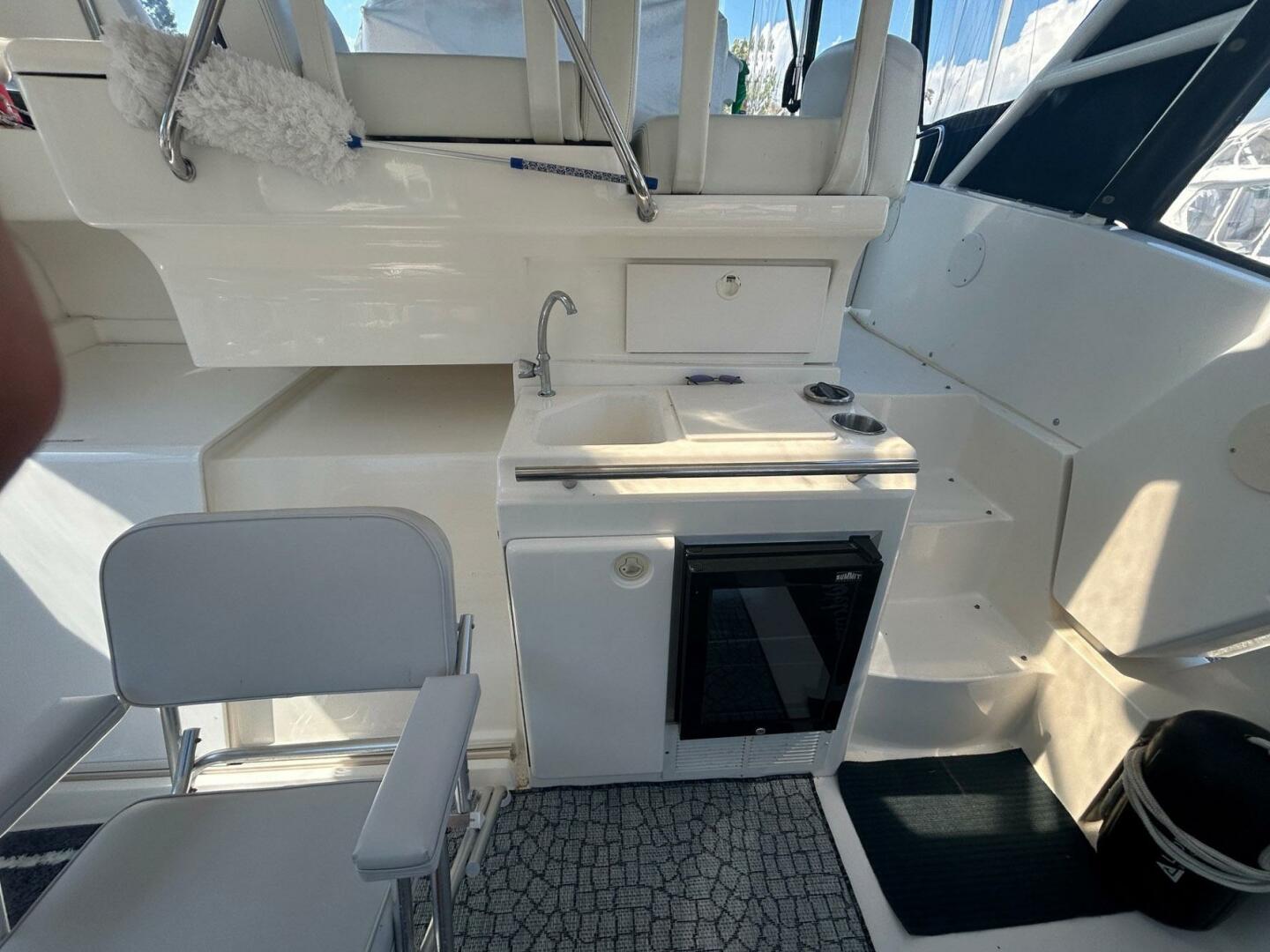 2000 Silverton 352 Motor Yacht - Image 8