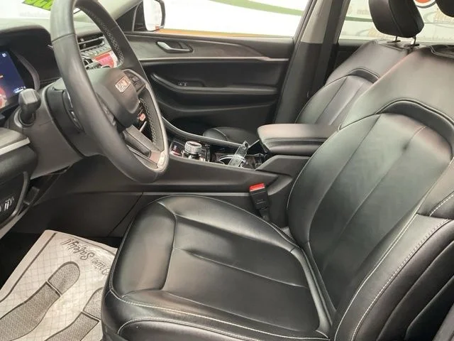 2023 Jeep Grand-Cherokee-L Laredo Altitude 4x4 - Image 10