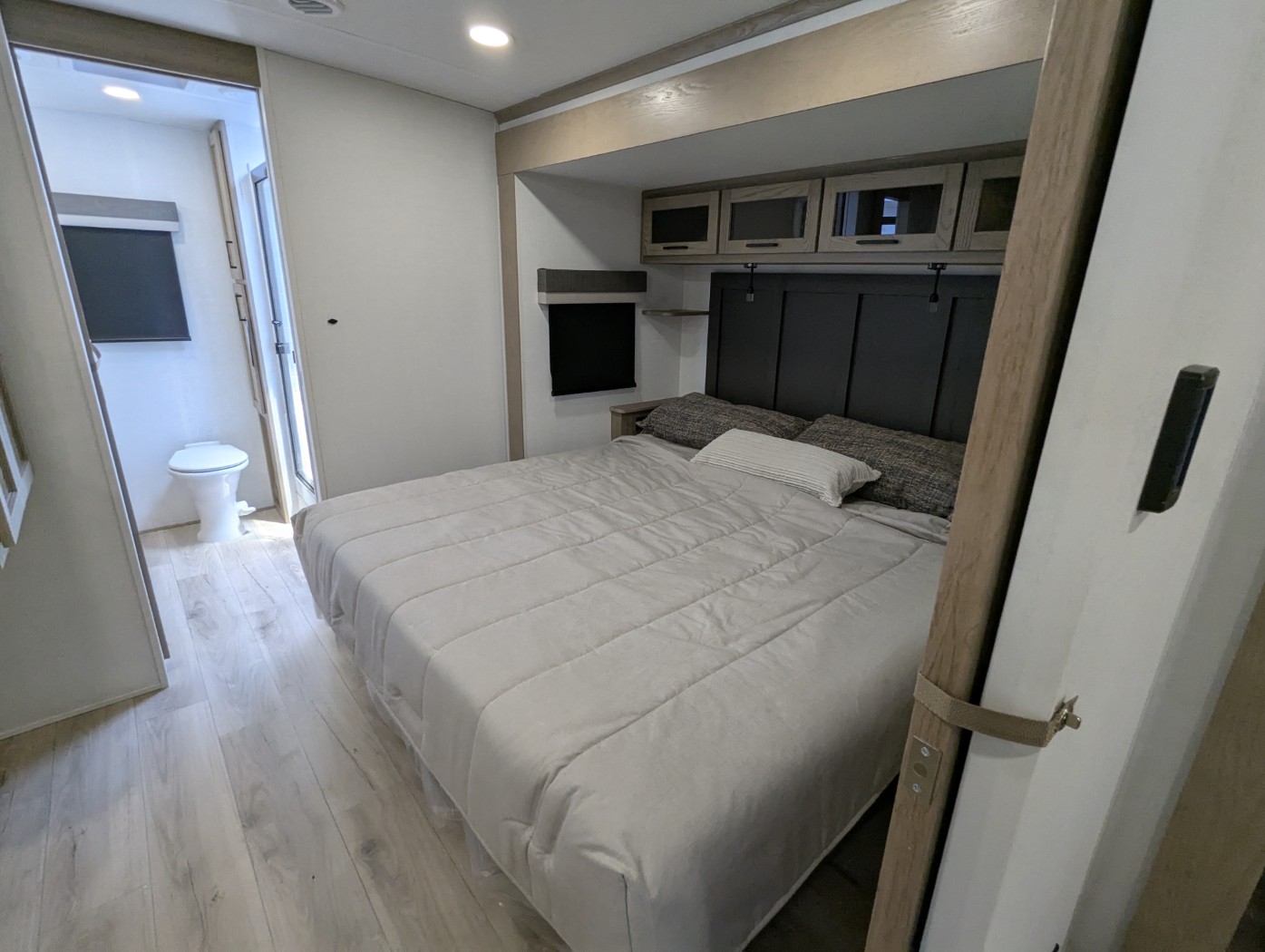 2026 Forest River Rockwood Signature 8263MBR - Image 19