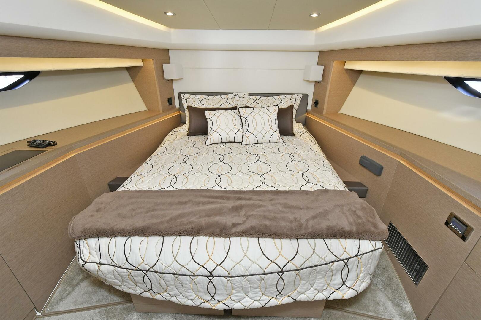 2018 Prestige 560 Fly - Image 46