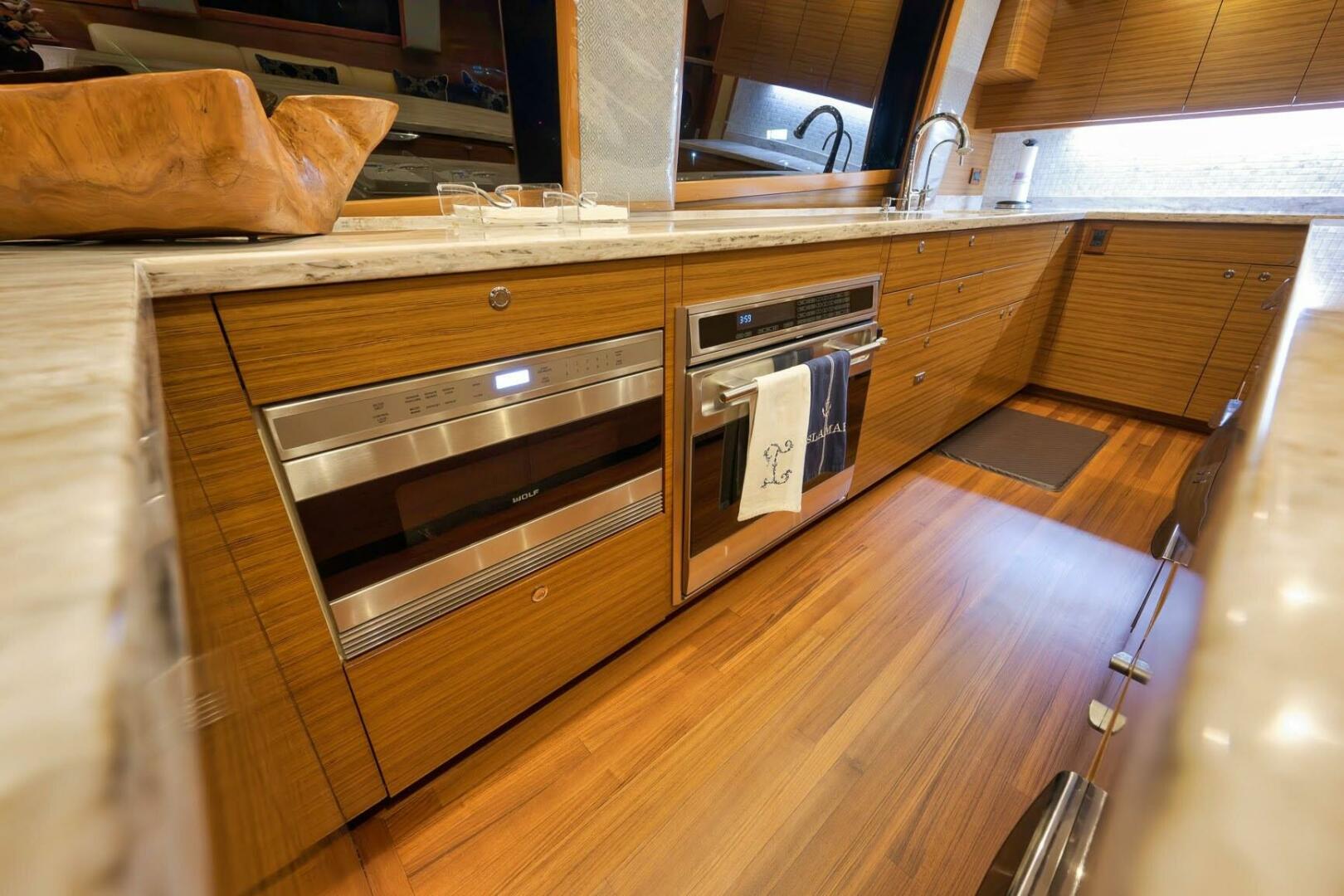 2012 Weaver - Image 12