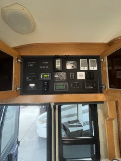 2016 AMERICAN COACH AMERICAN REVOLUTION 42T - Image 10