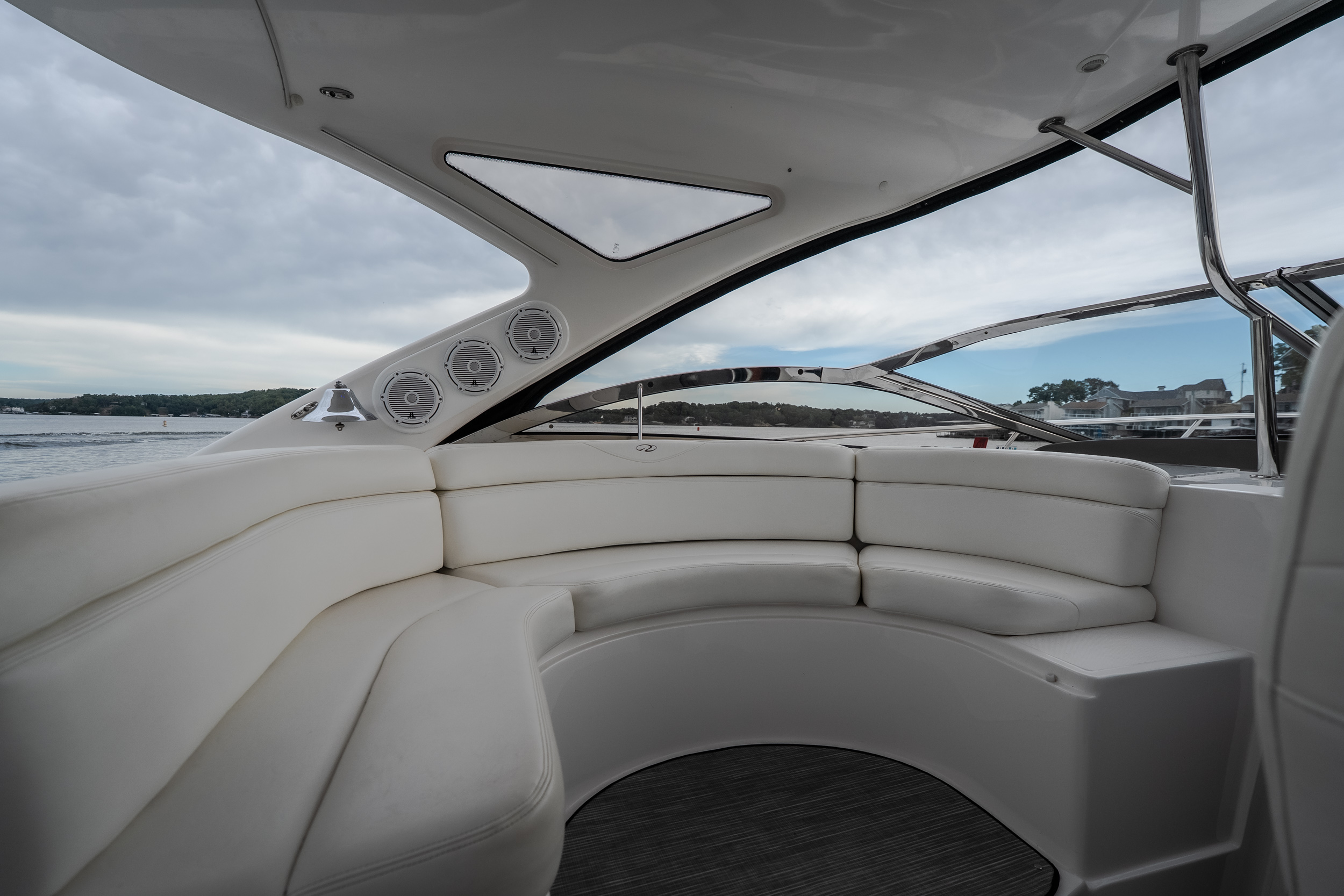 2009 Regal 4460 Express Cruiser - Image 17