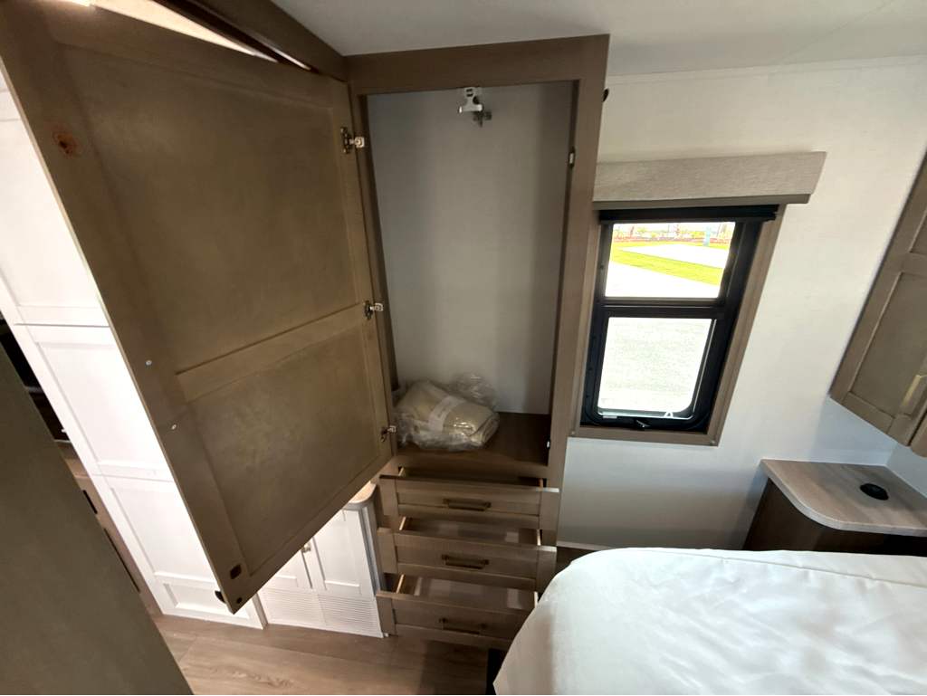 2027 ENTEGRA COACH ODYSSEY 30Z - Image 31