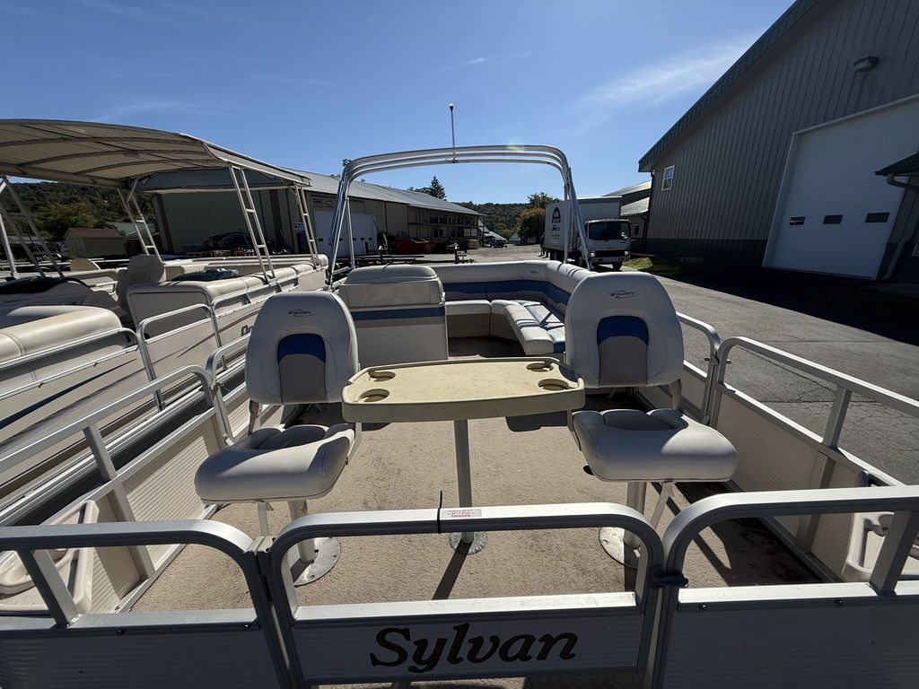 2002 Sylvan 16 E - Image 4